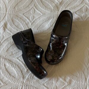 Dansko LT Metallic Print Patent Leather Clogs - Size 40